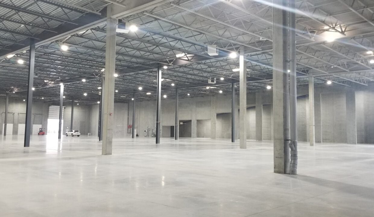 a large empty warehouse with persony pillars